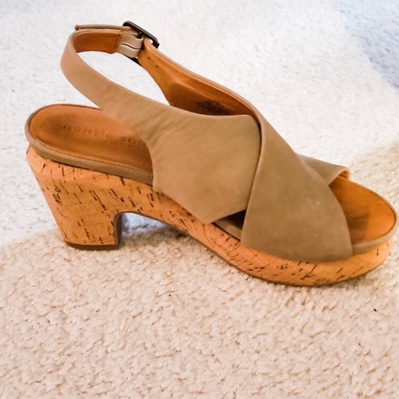 Gentle Souls Platform Heels - Picture 4 of 5